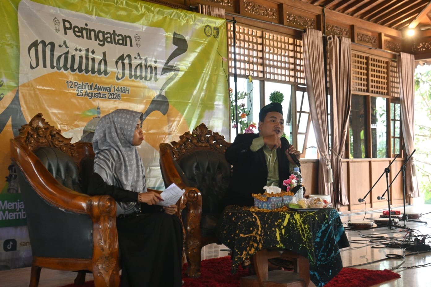 MENELADANI AKHLAK RASULULLAH, SMP BILINGUAL TERPADU GELAR PERINGATAN MAULID NABI MUHAMMAD SAW